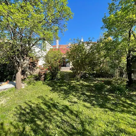 Small House With A Garden In The Heart Of Slavkov Nyaraló